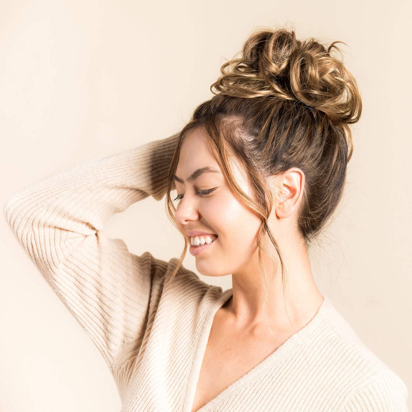 Effortless Synthetic Bun Hairpiece: Messy Donut Chignon Wig for Instant Volume